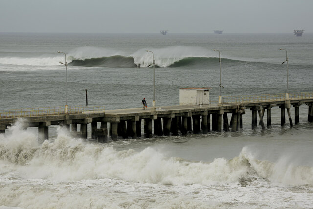 عکس تزئینی است هشدار سونامی در پرو؛ امواج عظیم سواحل شمالی را در هم کوبید+فیلم