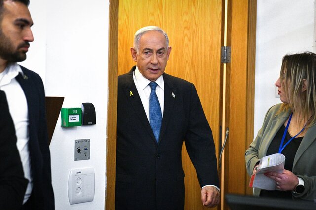 عمل جراحی نتانیاهو از بیم حملات موشکی در زیرزمین انجام میشود عمل جراحی نتانیاهو از بیم حملات موشکی در زیرزمین انجام میشود