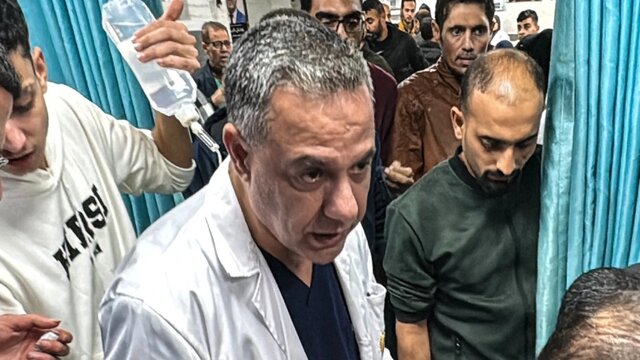 دکتر «حسام ابوصفیه» رئیس بیمارستان «کمال عدوان» پزشکان جهان، آزادی پزشک فلسطینی را فریاد میزنند