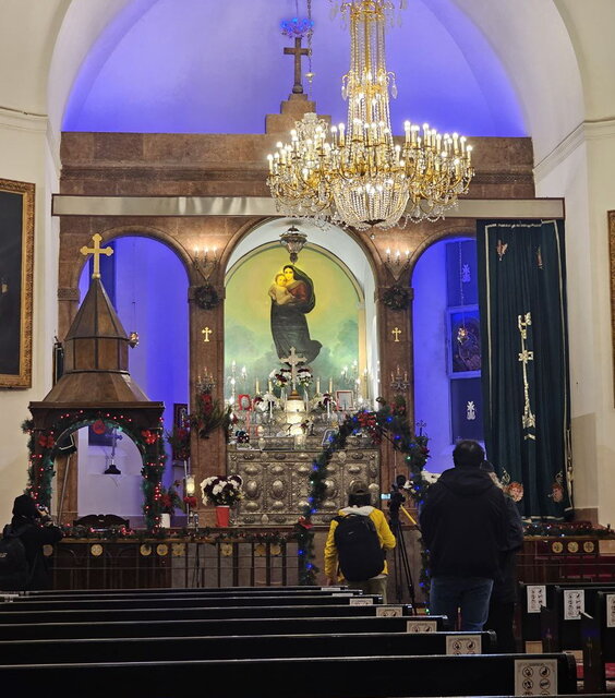 جشن سال نو در کلیسای تاریخی با محرابی کمنظیر در تهران + تصاویر