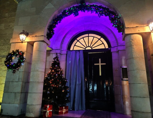 جشن سال نو در کلیسای تاریخی با محرابی کمنظیر در تهران + تصاویر