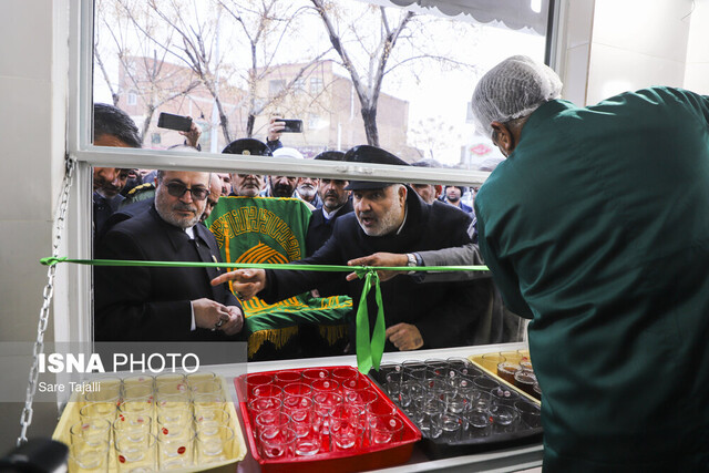 پذیرایی از زائران با مشارکت ۴۵ موکب و صدها خادمیار در چایخانههای حرم رضوی پذیرایی از زائران با مشارکت ۴۵ موکب و صدها خادمیار در چایخانههای حرم رضوی