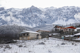 بارش برف در روستاهای کوهپایه نشین سوادکوه