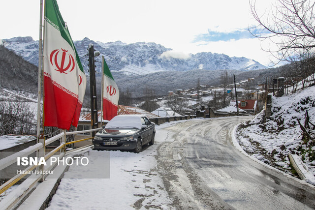 بازگشایی راههای مسدود شده از برف در مازندران بازگشایی راههای مسدود شده از برف در مازندران