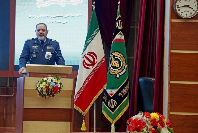 وزیر دفاع: باید به دنبال انجام کارهای غیرممکن باشیم وزیر دفاع: باید به دنبال انجام کارهای غیرممکن باشیم