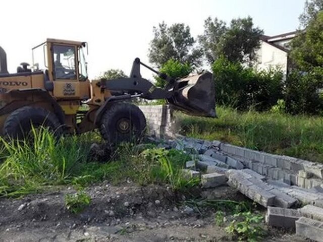 عکس تزئینی ست تخریب پنج خانهباغ غیرمجاز در آرادان
