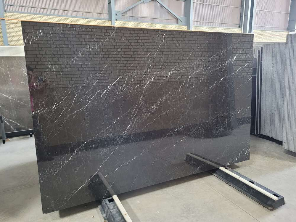 بررسی ویژگیها و کاربردهای سنگ ازنا، سنگ لاشتر و سنگ نجفآباد