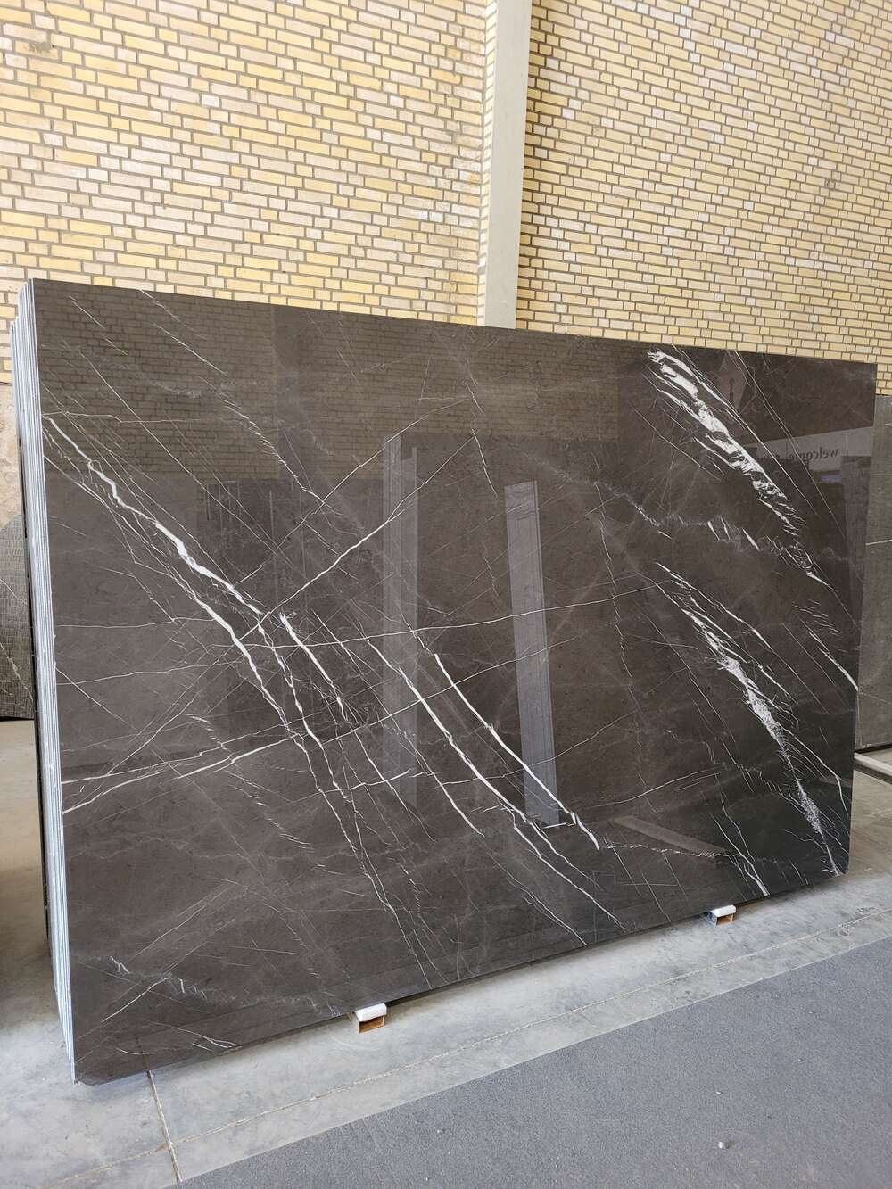 بررسی ویژگیها و کاربردهای سنگ ازنا، سنگ لاشتر و سنگ نجفآباد