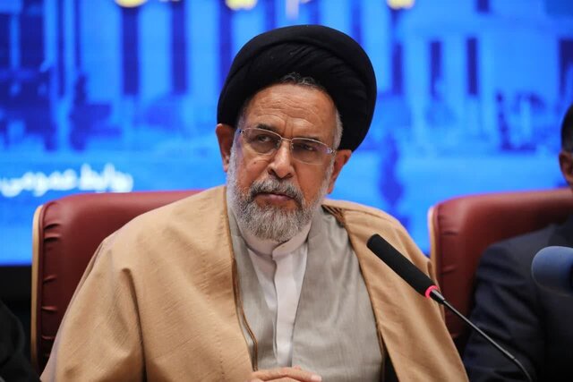 علوی: ایران برای همه ایرانیان است و باید از مدیران لایق و نخبگان جامعه استفاده کنیم علوی: ایران برای همه ایرانیان است و باید از مدیران لایق و نخبگان جامعه استفاده کنیم