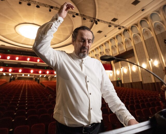 ارسلان کامکار در گفتوگو با ایسنا: خانواده کامکار متفاوتترین اجرای خود را به صحنه میبرند ارسلان کامکار در گفتوگو با ایسنا: خانواده کامکار متفاوتترین اجرای خود را به صحنه میبرند