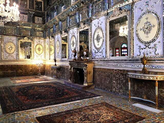 رونمایی از فرشهای گنجینه کاخ گلستان در شمسالعماره/ عکسها از سمیه حسنلو، خبرنگار ایسنا بازگشایی شمسالعماره/ ۲۰ فرش از گنجینه کاخ گلستان رونمایی شد