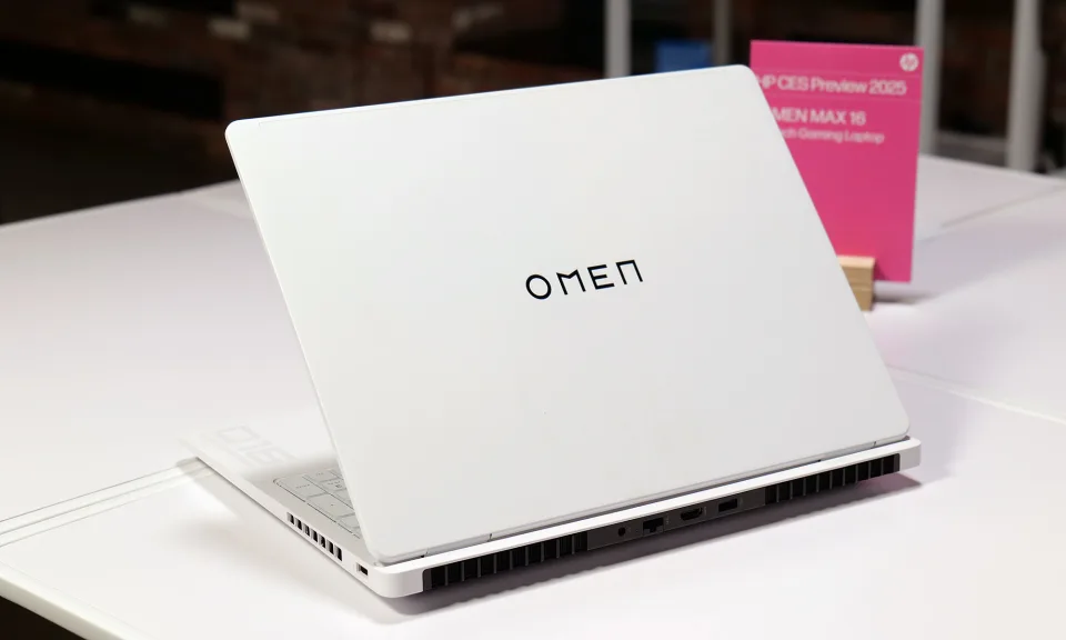 قویترین لپتاپ گیمینگ جهان مجهز به محفظه بخار رونمایی شد