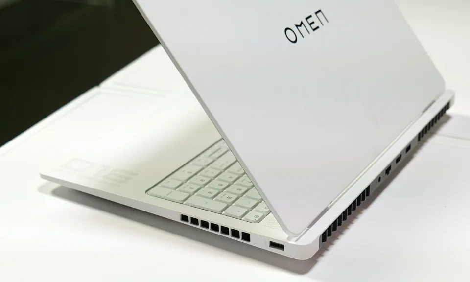 قویترین لپتاپ گیمینگ جهان مجهز به محفظه بخار رونمایی شد