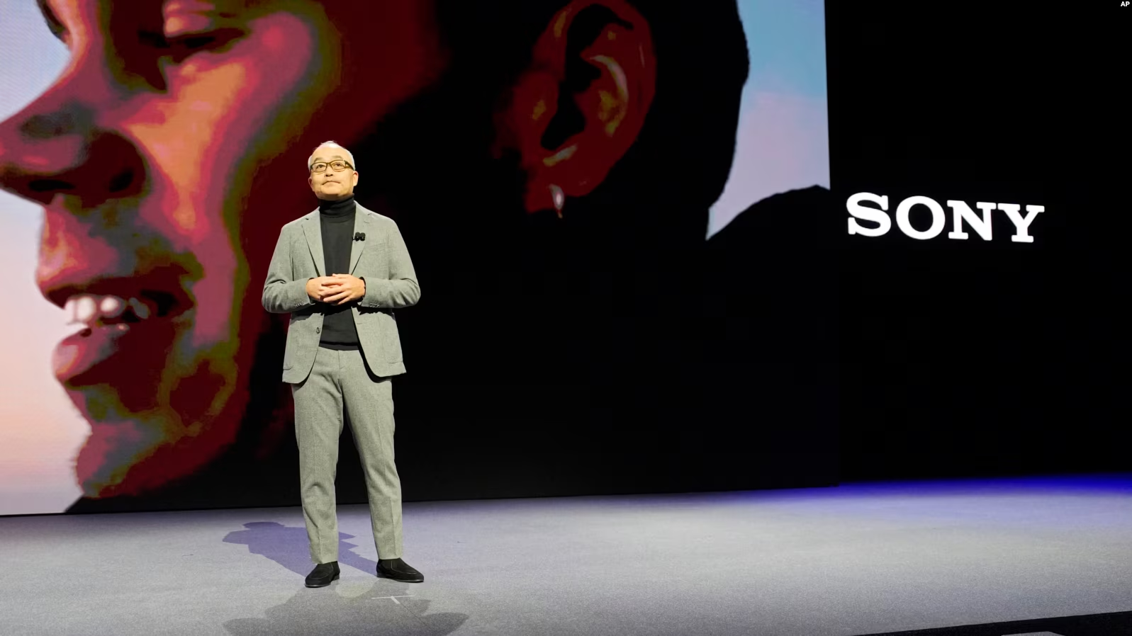 در نمایشگاه CES، خانهها صحبت میکنند و میزها راه میروند!