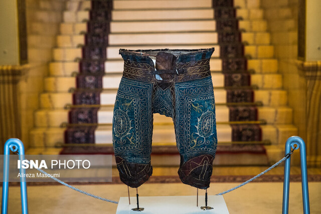 رونمایی از شلوارک پهلوانی و آلبوم شخصی تختی رونمایی از شلوارک پهلوانی و آلبوم شخصی تختی