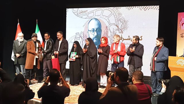 کمال شرف ـ هنرمند یمنی: کاریکاتور را کاری جهادی میببینم