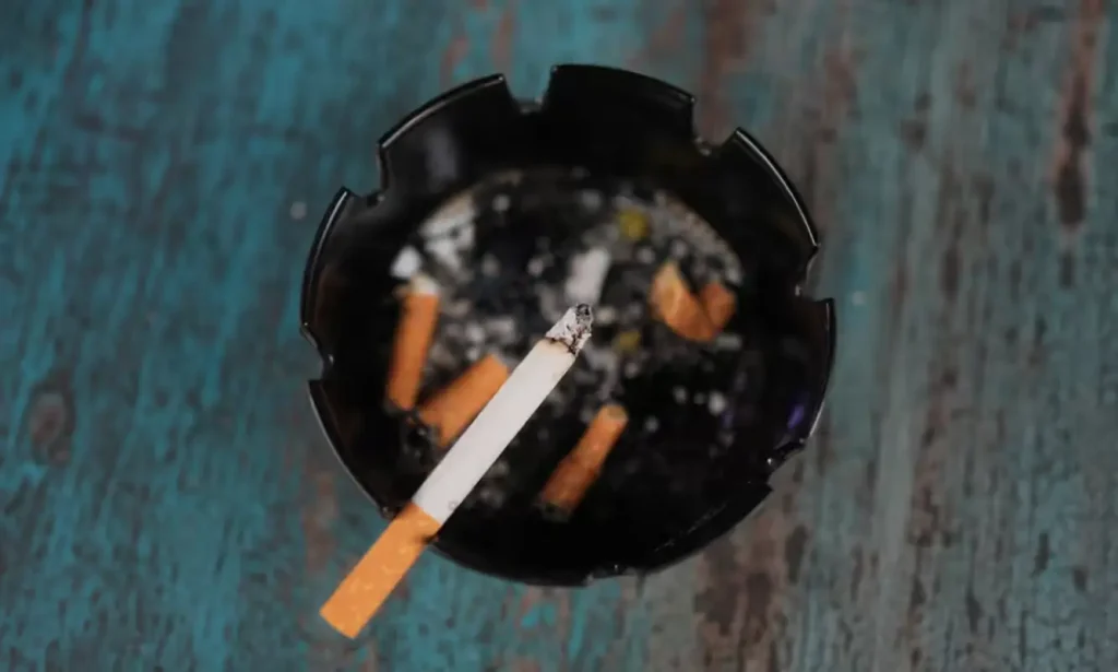 هر کدام از عادتهای بد دقیقاً چقدر از عمرمان کم میکنند؟