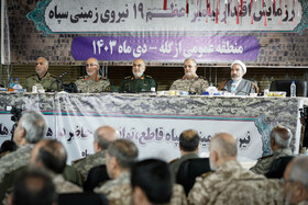 سردار حسین سلامی فرمانده کل سپاه، سردار محمد پاکپور فرمانده نیروی زمینی سپاه و سردار محمدنظر عظیمی، فرمانده قرارگاه نجف اشرف در برگزاری مرحله نهایی رزمایش پیامبر اعظم ۱۹ نیروی زمینی سپاه