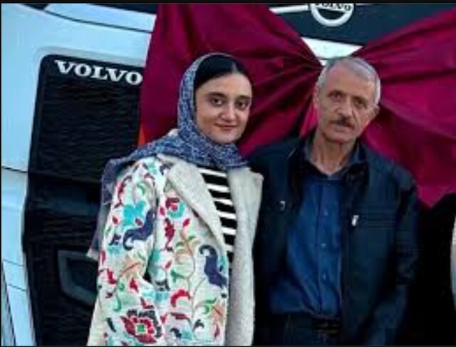 رحیمی: یک هدیه ناقابل خریدم! همین! رحیمی: یک هدیه ناقابل خریدم! همین!