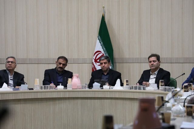 ادارات با نصب پنلهای خورشیدی بخشی از مصرف برق خود را تأمین کنند ادارات با نصب پنلهای خورشیدی بخشی از مصرف برق خود را تأمین کنند