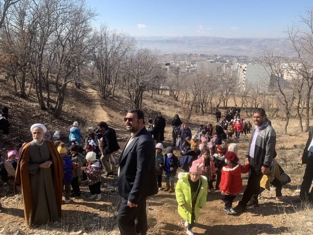 فرزندان کهگیلیویه و بویراحمد به نام «پدر» درخت کاشتند