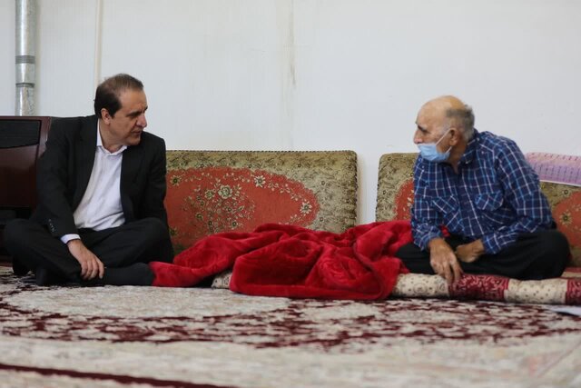 دیدار استاندار ایلام با پدر شهید جمالوندی و جانباز رستمزاد دیدار استاندار ایلام با پدر شهید جمالوندی و جانباز رستمزاد
