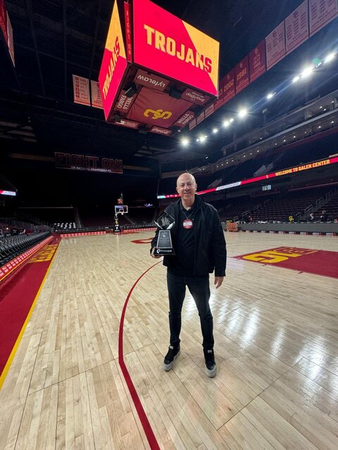 با ملی پوش سابق بسکتبال از دل آتش لسآنجلس