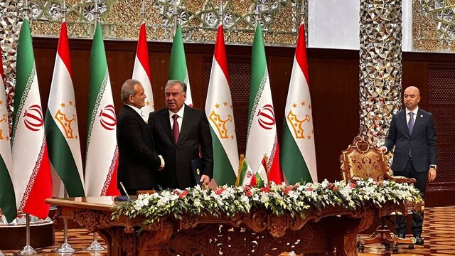 بیانیه مشترک به امضای روسای جمهور ایران و تاجیکستان رسید بیانیه مشترک به امضای روسای جمهور ایران و تاجیکستان رسید