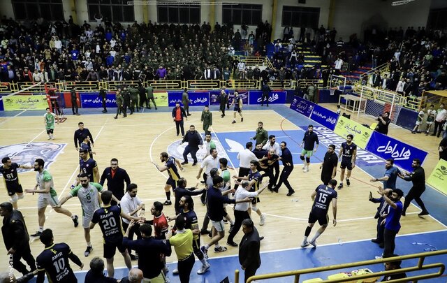 احکام سنگین کمیته انضباطی والیبال برای بازی پرحاشیه لیگ احکام سنگین کمیته انضباطی والیبال برای بازی پرحاشیه لیگ