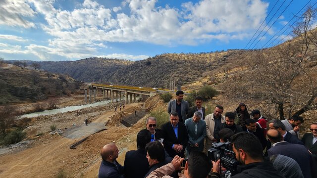 پل ۱۵۴ متری تنگ سریز در محور یاسوج به اصفهان سال آینده به بهرهبرداری میرسد