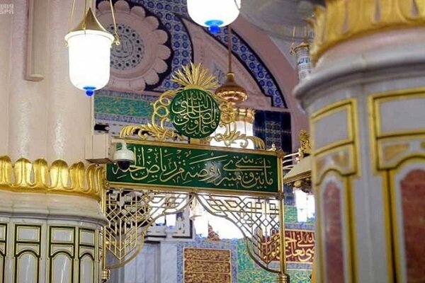 اعتراض زائران ایرانی به محدودیت زیارت مزار پیامبر (ص) اعتراض زائران ایرانی به محدودیت زیارت مزار پیامبر (ص)