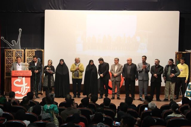 درخشش هنرمندان ملایری در جشنواره تئاتر طنز «تی تالی»