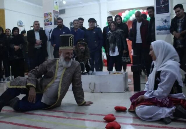 درخشش هنرمندان ملایری در جشنواره تئاتر طنز «تی تالی»