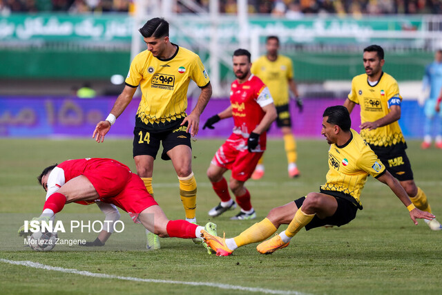 لیگ ایران نیازمند مربیانی مانند نویدکیا و هاشمیان است/ آل‌کثیر نباید از پرسپولیس جدا می‌شد