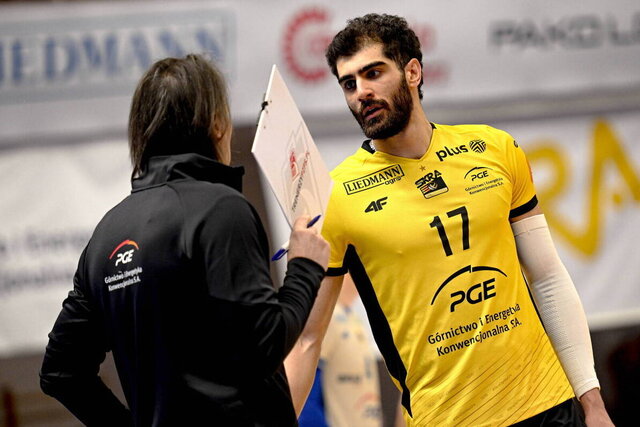 واکنش اسماعیلنژاد به دیدار کلاسیک لیگ لهستان واکنش اسماعیلنژاد به دیدار کلاسیک لیگ لهستان