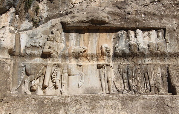 سنگنگاره پیروزی بهرام دوم ساسانی بر عربها گُرزِ «بهرام دوم» فروریخت!
