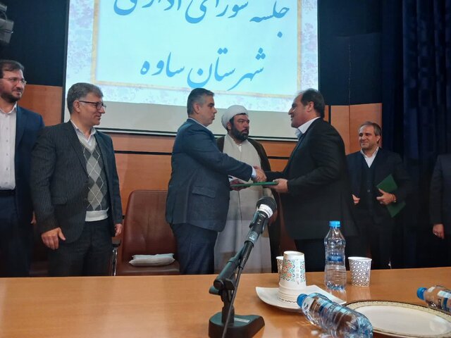 صنعتگران و سرمایهگذاران شهر صنعتی کاوه به توسعه ساوه کمک کنند