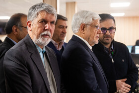 محمدرضا عارف، معاون اول رئیس جمهور و سید عباس صالحی، وزیر فرهنگ و ارشاد اسلامی در سیامین سالگرد تاسیس روزنامه ایران