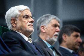 محمدرضا عارف، معاون اول رئیس جمهور و سید عباس صالحی، وزیر فرهنگ و ارشاد اسلامی در سیامین سالگرد تاسیس روزنامه ایران