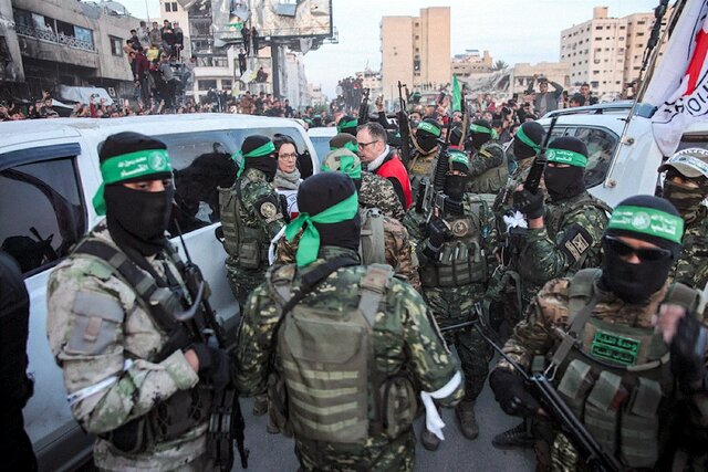 یک رهبر مقاومت: ۴ اسیر زن اسرائیلی را در ازای ۱۲۰ اسیر فلسطینی در دور بعدی آزاد میکنیم یک رهبر مقاومت: ۴ اسیر زن اسرائیلی را در ازای ۱۲۰ اسیر فلسطینی در دور بعدی آزاد میکنیم