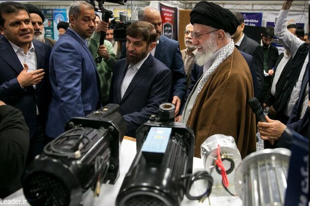 بازدید رهبر انقلاب از نمایشگاه توانمندیهای بخش خصوصی بازدید رهبر انقلاب از نمایشگاه توانمندیهای بخش خصوصی