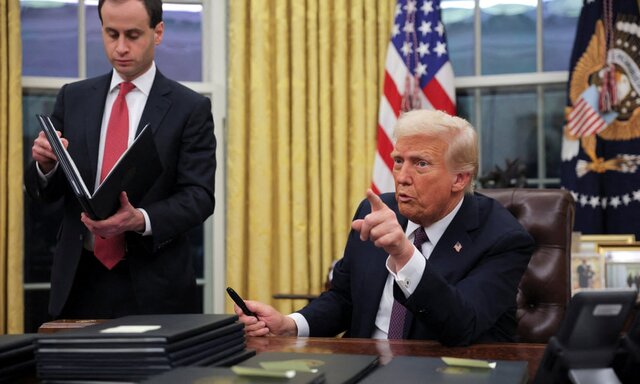 ترامپ «برایان هوک» را اخراج کرد ترامپ «برایان هوک» را اخراج کرد