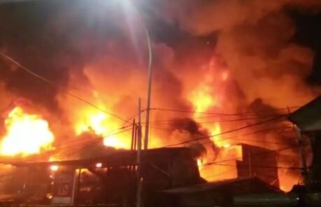 عکس تزیینی است. آتش سوزی در یک خط لوله گاز در مالزی بیش از ۱۰۰ زخمی برجای گذاشت