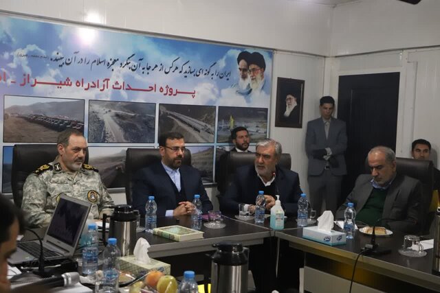 عکس آرشیوی است تکمیل قطعه ۷ آزادراه شیراز ـ اصفهان اولویت داده شود