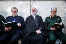 از راست، محمد باقری، رئیس ستاد کل نیروهای مسلح جمهوری اسلامی ایران، غلامحسین محسنی اژهای، رئیس قوه قضاییه و علی لاریجانی، عضو حقیقی مجمع تشخیص مصلحت نظام در مراسم بزرگداشت شهیدان رازینی و مقیسه