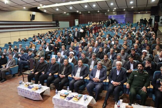 جشن خودکفایی و اشتغال بیش از 2000 ایلامی، از بهترین برنامههای استان است