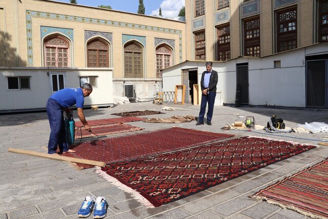 پایش و حفاظت از فرشها و گلیمهای موزه ملک