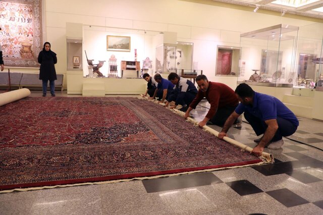 پایش و حفاظت از فرشها و گلیمهای موزه ملک