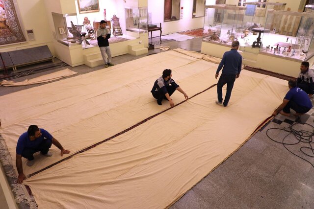 پایش و حفاظت از فرشها و گلیمهای موزه ملک