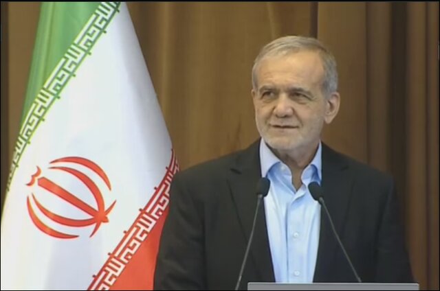 پزشکیان: با جدیت پیگیر صدور به موقع مجوزهای مورد نیاز سرمایهگذاران هستیم پزشکیان: با جدیت پیگیر صدور به موقع مجوزهای مورد نیاز سرمایهگذاران هستیم